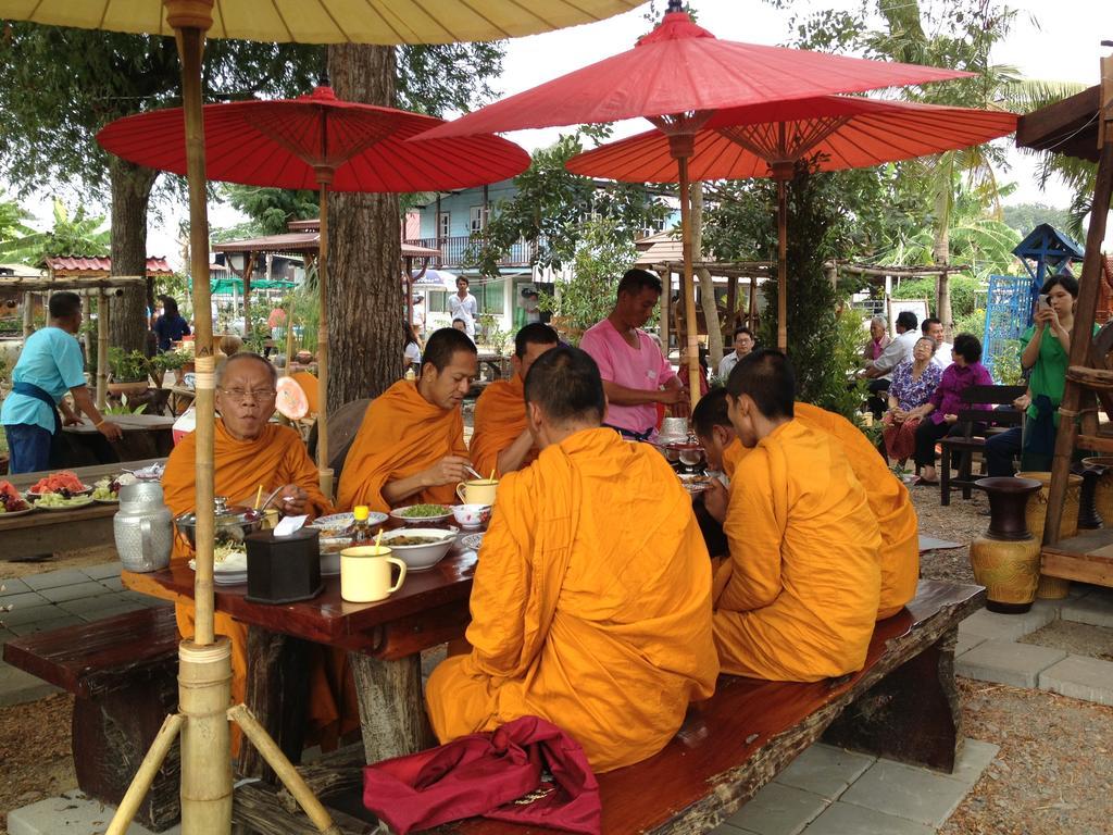 华富里府小村庄民宿 Lop Buri 外观 照片