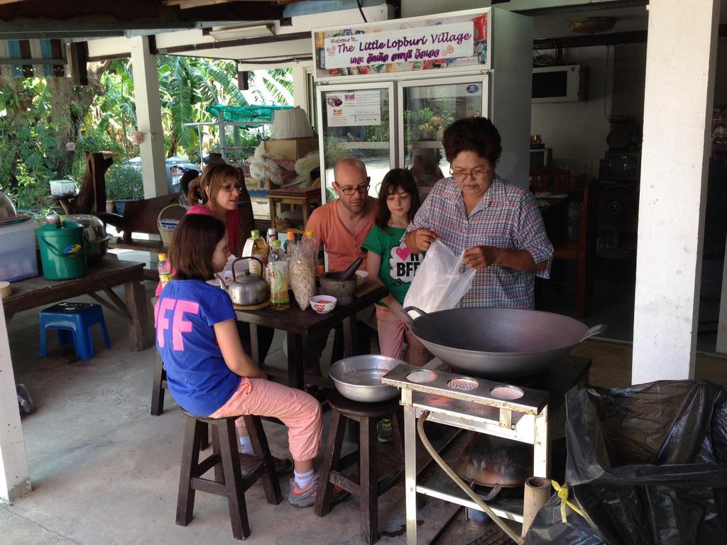 华富里府小村庄民宿 Lop Buri 外观 照片