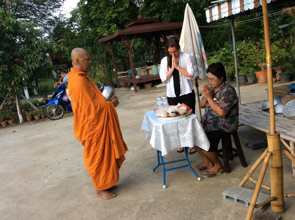 华富里府小村庄民宿 Lop Buri 外观 照片