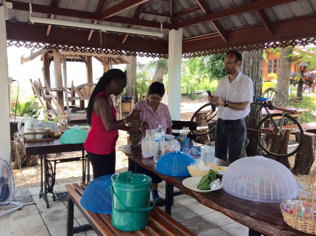 华富里府小村庄民宿 Lop Buri 外观 照片