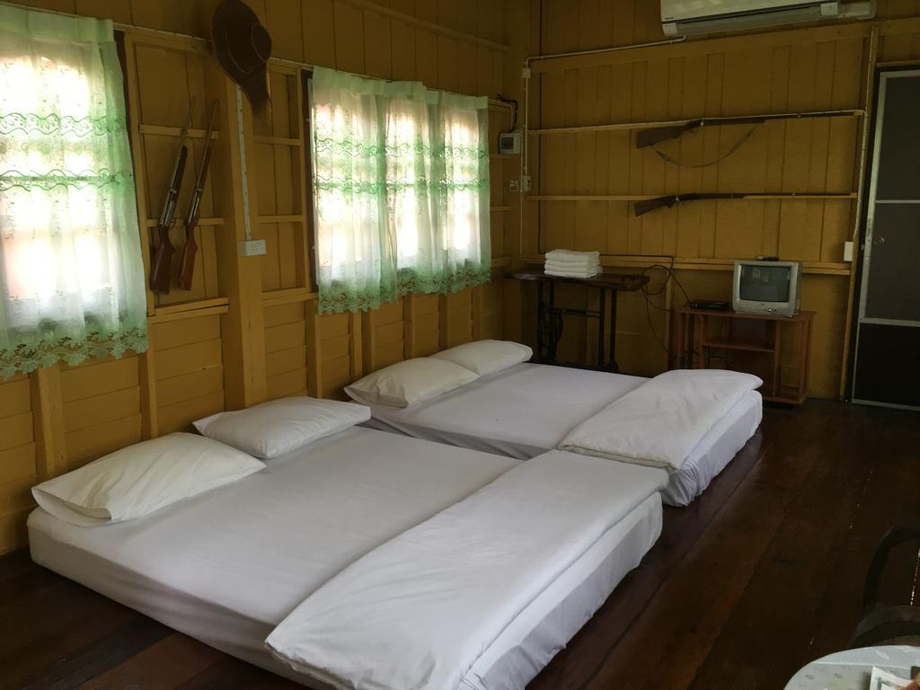 华富里府小村庄民宿 Lop Buri 外观 照片