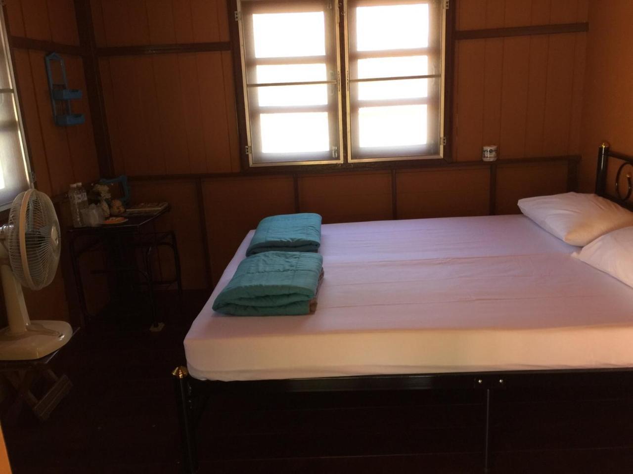 华富里府小村庄民宿 Lop Buri 外观 照片